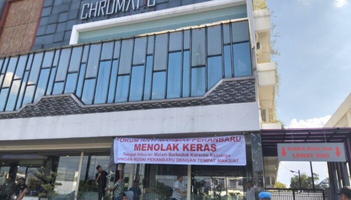 Ratusan Warga Tuahmadani Tolak Keras Keberadaan Chromatic Family Karaoke di Pekanbaru