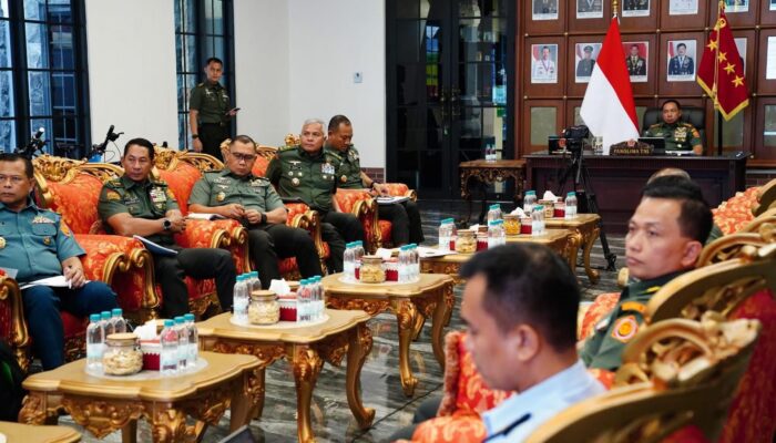 Panglima TNI Ikuti Rapat Virtual Bersama Presiden RI Bahas Pengendalian Inflasi dan Kebijakan Upah Minimum Tahun 2025