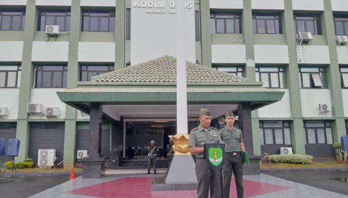 Upacara Pengibaran Bendera Merah Putih di Makodim 0505/JT.