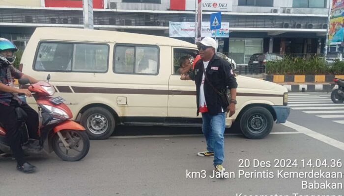 “Jum’at Berkah FWJ Indonesia: Berbagi Nasi Padang di Kota Tangerang”