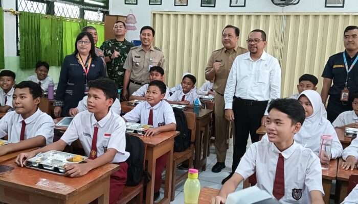 Lounching Makan Gratis di SDN 06, 07 Pulogebang, Badan Gizi Nasional Bersama Kodim 0505/JT