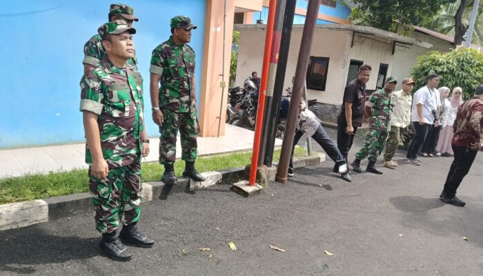 Dukung Program Makan Bergizi Gratis, Danramil Pasar Rebo Dampingi Distribusi Makan ke Lokasi