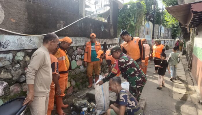 Babinsa Pulo Gadung : Marilah Kita Sama-Sama Menjaga Kebersihan dan Keindahan Lingkungan Kita.