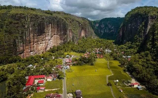 Wajib Tahu! 3 Tempat Wisata Paling Viral di Sumatera Barat Ini Ternyata Punya Rating Google Tertinggi, Nomor 2 Bikin Merinding!