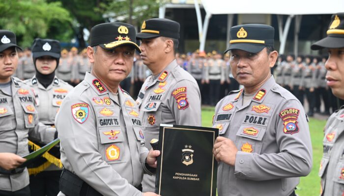 Kapolsek Harau Polres 50 Kota AKP Gusmanto.M,S.H.,Si.,Terima Penghargaan dari Kapolda Sumbar