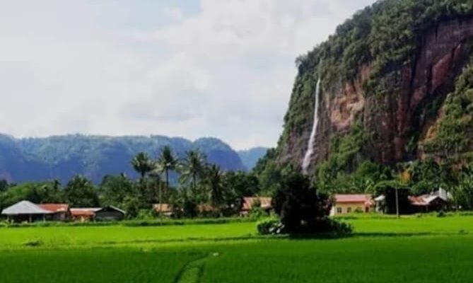 Pesona Air Terjun 0bjek Wisata Lembah Harau,Wisata Alam Yang Cukup populer di Limapuluh Kota.