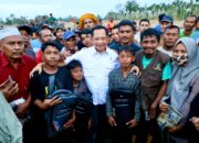 Mendagri Serahkan Bantuan ke Desa Geudumbak Kecamatan Langkahan, Aceh Utara