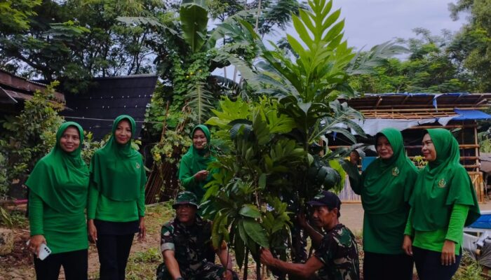Menanam Masa Depan: Aksi Koramil 08 Pamulang Hijaukan Gerbang Emas