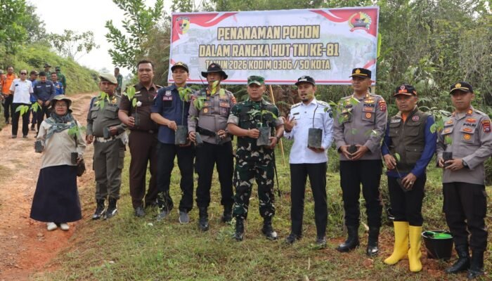 DANDIM 0306/50 KOTA TANAM 250 POHON DALAM RANGKA HUT KE-81 TNI